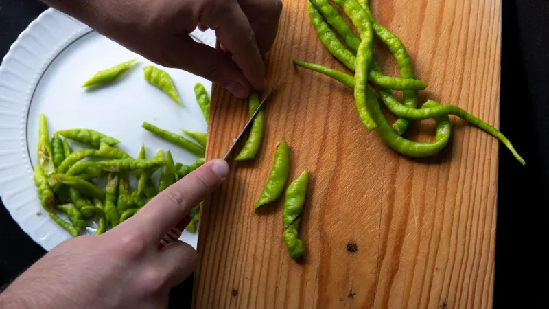 Bottled Fire vs. Fresh Flame: What Actually Happens to Heat When Peppers Get Processed